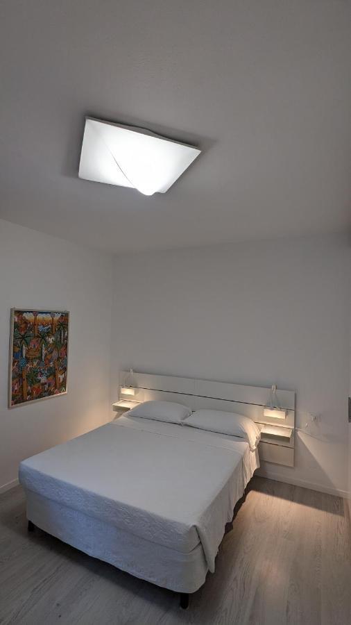 Splash House Tirrenia Bagian luar foto
