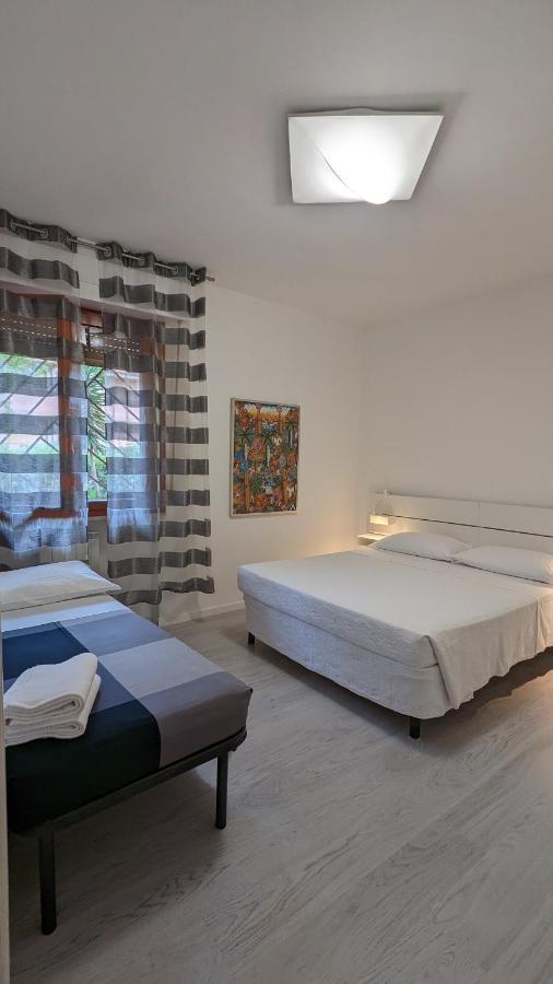 Splash House Tirrenia Bagian luar foto