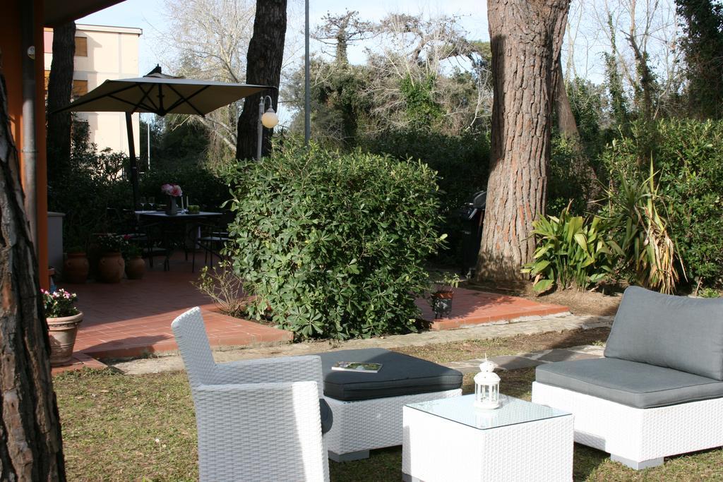 Splash House Tirrenia Bagian luar foto